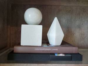 lot 16 image: White Marble Minimalist Bookend & Sculpture by Dimond House