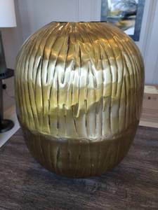 lot 21 image: Textured Metal Vase