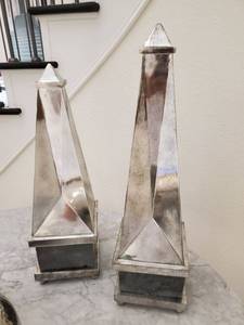 lot 39 image: Pair of Armanno Obelisk by Revelation Uttermost