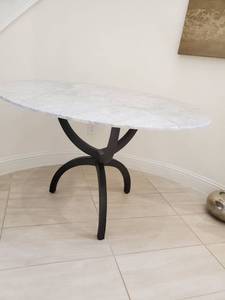 lot 41 image: Round Carrara Marble Top Table by Coaster