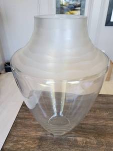 lot 10 image: Gilded Barn Spin Cut Pure Vase by Lazy Susan