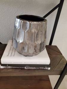 lot 68 image: Metallic Ceramic Vase & 3 Books