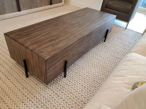 lot 76 image: Hooker Furniture Curata Rectangular Cocktail Table