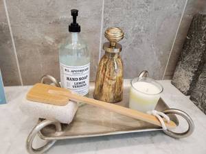 lot 102 image: Bath Accessories