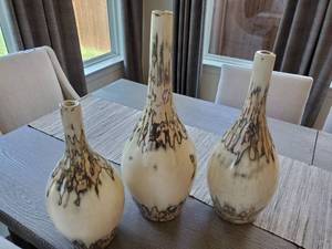 lot 124 image: 3  Hampton Mexican Pottery Vases