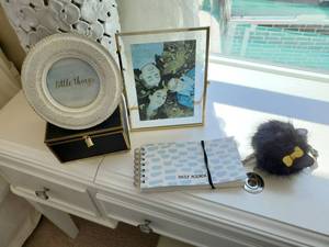 lot 139 image: Frames and Desk Accessories