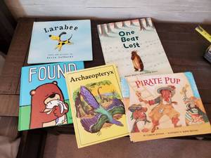lot 154 image: Wood Box with 5 Kids Books