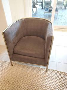 lot 78 image: Bernhardt Barrel Accent Chair