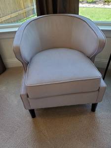 lot 90 image: Madison Park Lucca Barrel Accent Chair