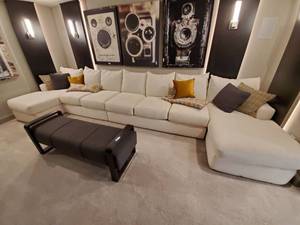 lot 198 image: Cream Cotton Canvas Like Sectional by Klaussner
