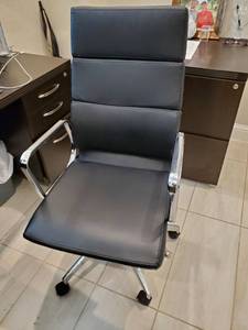 lot 210 image: Faux Leather Office Chair with Metal Frame NOTE pick-up for this item