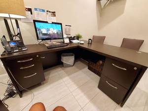 lot 211 image: Executive Desk with Side Section NOTE pick-up for this item