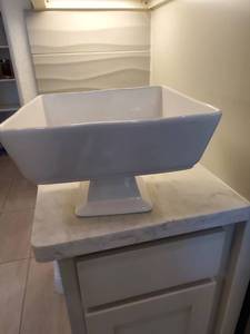 lot 237 image: Square Bowl on Attached Pedestal