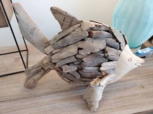 lot 32 image: Driftwood & Wood Fish