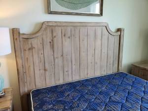 lot 36 image: Rachel Ray Home King Headboard