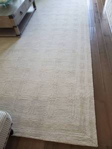 lot 44 image: Rizzy Home Fifth Avenue Handmade 10 x 13 Wool Area Rug