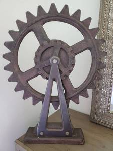 lot 55 image: Plastic & Metal Decorative Gear