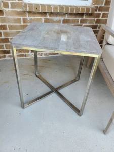 lot 62 image: Summer Classics Square Outdoor Table