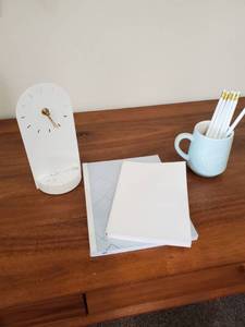 lot 86 image: Desk Accessories