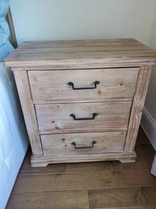 lot 35 image: Rachel Ray Home 3-Drawer Nightstand