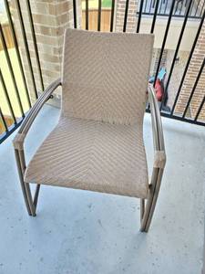 lot 160 image: Summer Classics Outdoor Resin Wicker Patio Chair