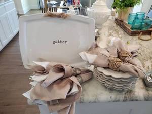 lot 187 image: Pier 1 Plates, Gather & Various Cloth Napkins