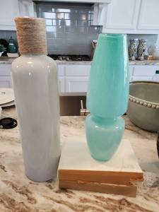 lot 194 image: Pair of Vases