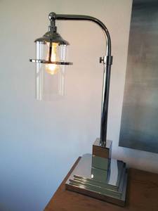 lot 114 image: Adjustable Industrial Metal Lamp