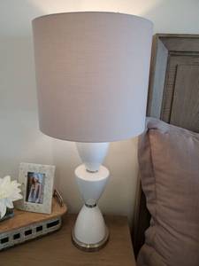 lot 117 image: White Ceramic Table Lamp