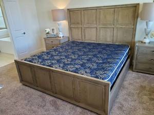 lot 126 image: King Size Panel Bed