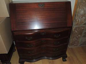 lot 33 image: Skandia Roll Front Vintage Mahogany Drop Front Serpentine Desk - 4 drawer base and desk has slots and 5 drawers, Hidden compartments. Ball & Claw feet great condition NO key  40x31x16