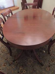lot 2 image: Finch Duncan Phyfe Dining Room Table Size 53 x 42. Extendable with 3 leaves to 80 x 42,  3 section brown and white table pad.- NOTE NO CHAIRS IN THIS LOT