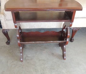 lot 27 image: Vintage book stand with family bible shelf 23x25x13 great condition