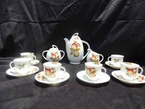 lot 41 image: Ohata China Apple Tree design tea set  made in Occupied Japan. Tea pot, 6 cups and 6 saucers,  creamer and sugar