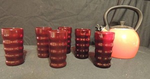 lot 85 image: 6 Red bubble tumblers 5 tall   & Red Tea kettle