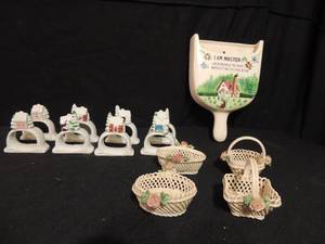 lot 89 image: 8 Christmas themed napkin rings,    4 glass wicker design baskets     wall decor I am master