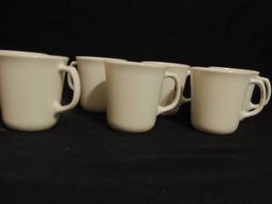 lot 105 image: 7 Corningware coffee cups