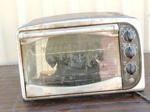 lot 114 image: General Electric Toaster ovenRotisserie, unknown working condition