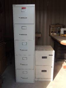 lot 116 image: Filing cabinets x 2- one has 5 drawers and one has 2