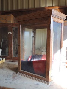 lot 119 image: Quarter sawn oak display cabinet with pegs for adjustable shelves. Appears to open from both sides 33x30
