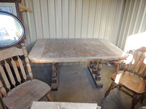 lot 121 image: Beautiful dining table solid wood baluster base supports w2 leaves- 30x44x65 closed, - 85L extended with leaves,  4 side chairs and 2 captain chairs