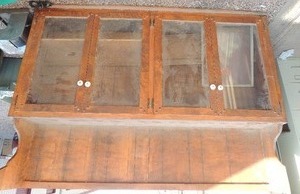 lot 122 image: Kitchen hutch TOP, 4 doors glass front 52x72x14