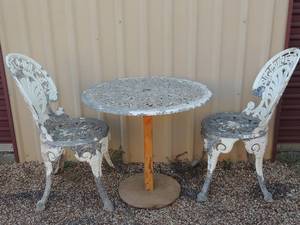 lot 123 image: Cast metal outdoor bistro set, table with 2 chairs (needs painted)