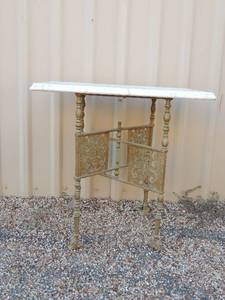 lot 124 image: Folding Antique Victorian fern table with marble top. Heavy gilded cast metal base with filigree panel work. 23 x 24