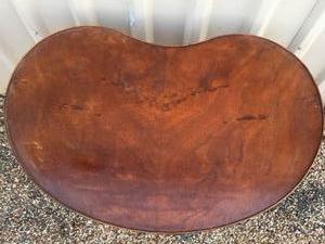 lot 127 image: Vintage BEANKIDNEY SHAPED Mahogany Tray top Side Table on castors (2030)  25x26x18 By IMPERIAL FURNITURE GRAND RAPIDS , MI