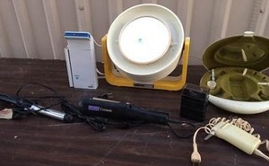 lot 143 image: Clairol makeup mirror, electric nail file, hair tools straightener and Revlon curling iron
