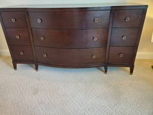 lot 4 image: Bernhardt Bedroom Dresser