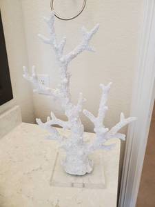 lot 25 image: Faux Coral on Acrylic Stand