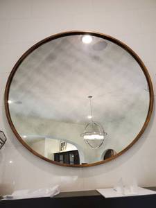 lot 47 image: Round Antiqued Mirror with Metal Frame