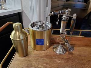lot 70 image: Bar Accessories
